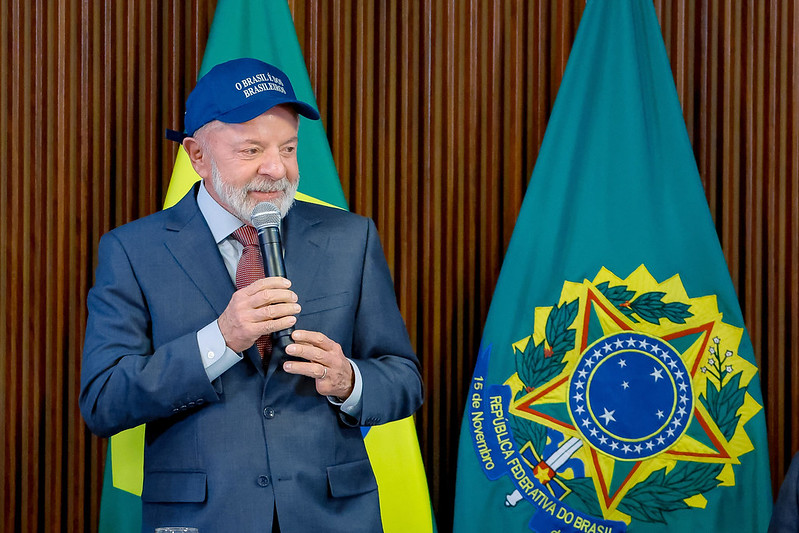 Em Minas Gerais, Lula inaugura obras e faz anúncio de projetos de mobilidade. Assista