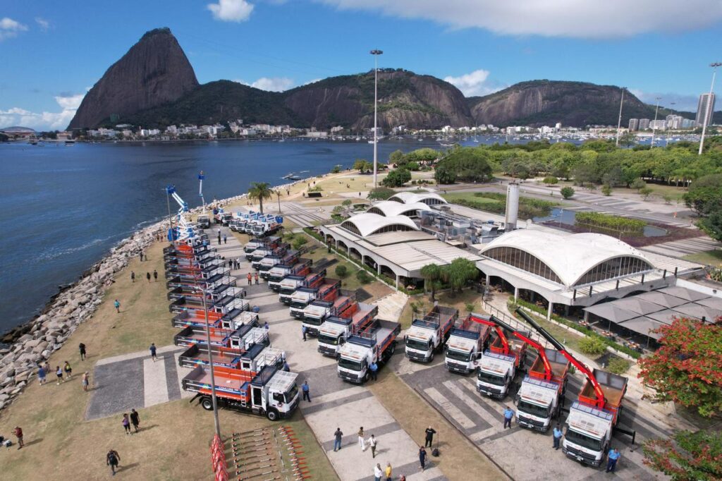Limpeza urbana: Comlurb apresenta nova frota para manejo e cuidados de árvores da cidade