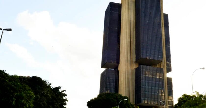 Interés de referencia de Brasil baja al 13,25% anual