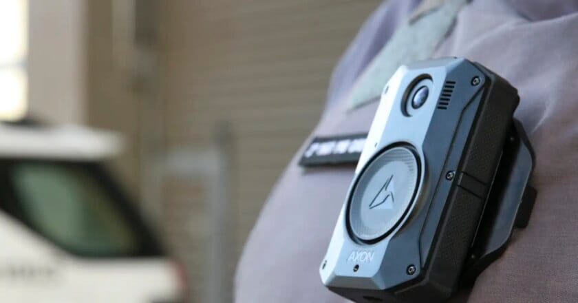 Uso de câmeras em uniformes de PMs pode ser expandido, diz secretário