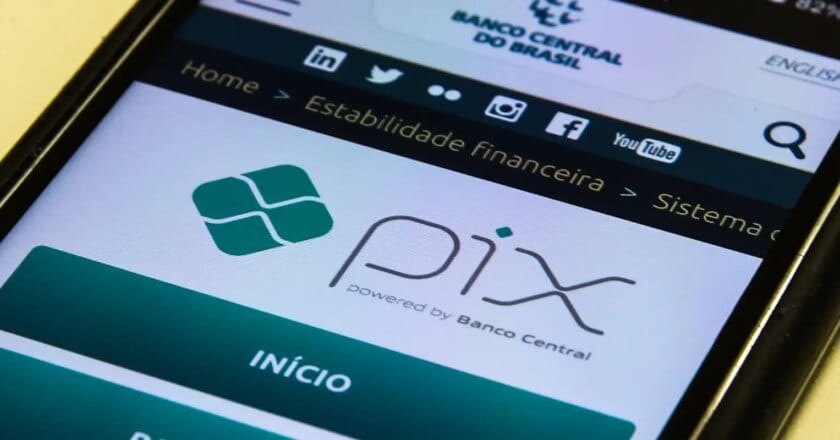 Haddad discute com Campos Neto parcelamento de dívidas pelo Pix