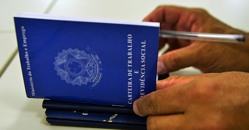 Brasil abre mais de 157 mil empregos formais em junho