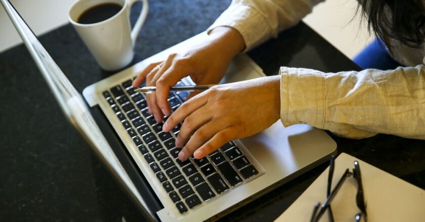 Formação de professores é entrave ao uso de tecnologia em sala de aula