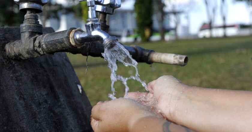 Lei obriga reaproveitamento de águas de esgoto e de chuva