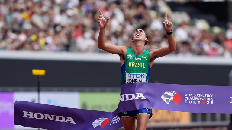 Ouro de Caio Bonfim no Mundial de Tóquio é destaque do atletismo brasileiro