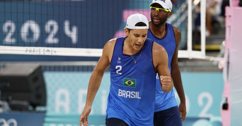 Vôlei de praia: Evandro e Arthur avançam para as oitavas em Paris