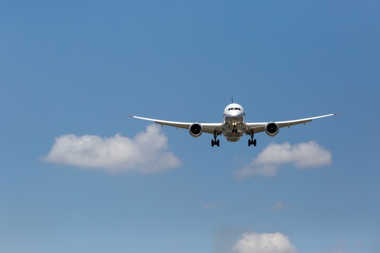 Brasil lança 5ª edição do plano para reduzir emissões de CO₂ no setor aéreo