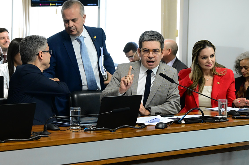 CCJ aprova regras para transferência de licenças de taxistas