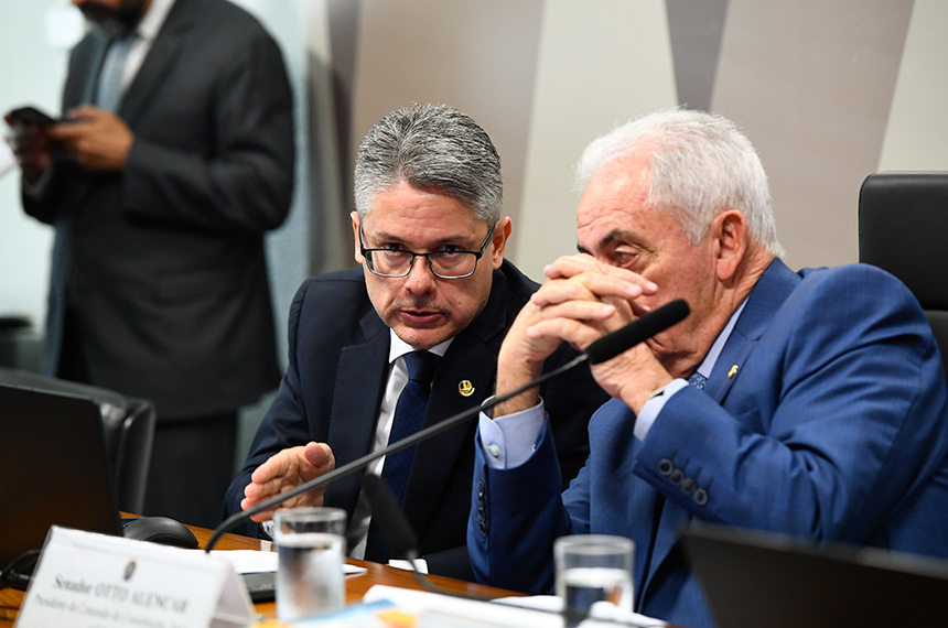 CCJ vota PEC que exige autorização para ação penal contra parlamentares
