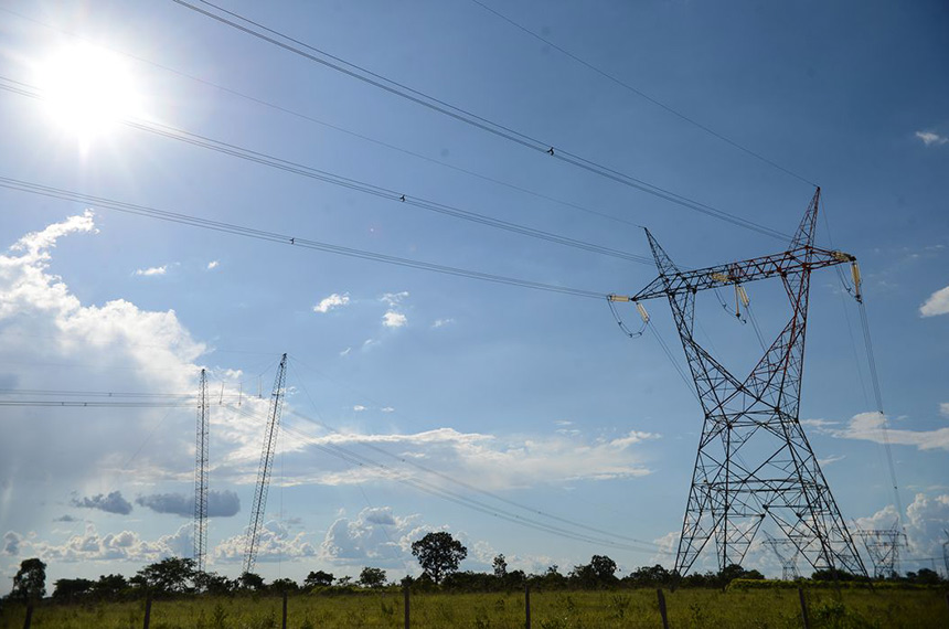 De acordo com o texto, os consumidores de cargas superiores a 3 mil kW (quilowatts) de energia poderão escolher livremente o fornecedor. Como aprovação foi em decisão terminativa, se não houver recurso para apreciação da matéria no plenário da Casa, o texto segue para a Câmara dos Deputados.