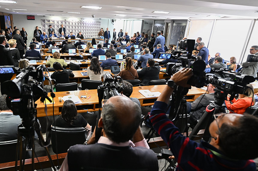 CPMI aprova prisão e quebras de sigilo de Nelson Wilians Rodrigues