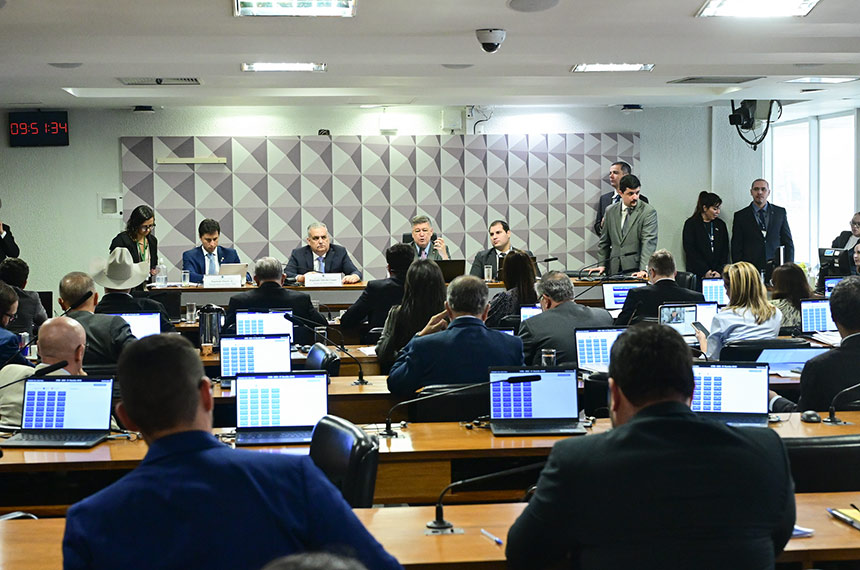 CPMI do INSS aprova 174 requerimentos; convocações de ministros viram convites