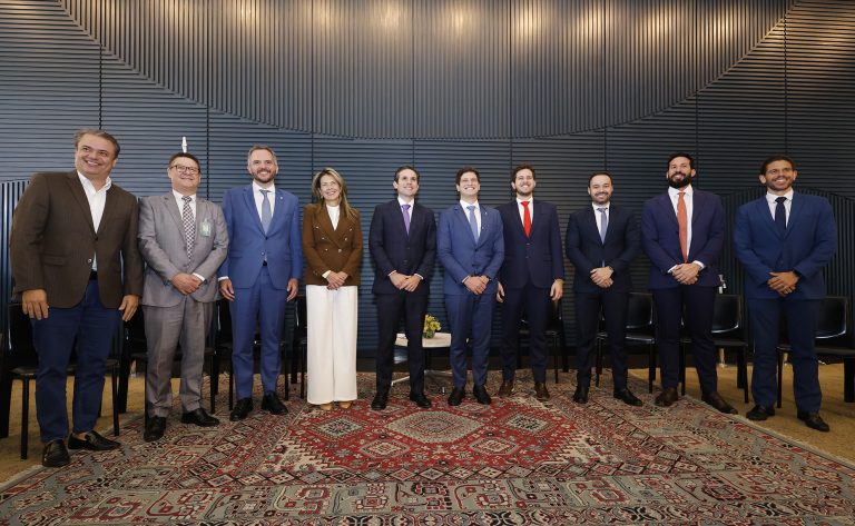 Cerimônia de assinatura do acordo de cooperação entre a Câmara e o Município do Recife