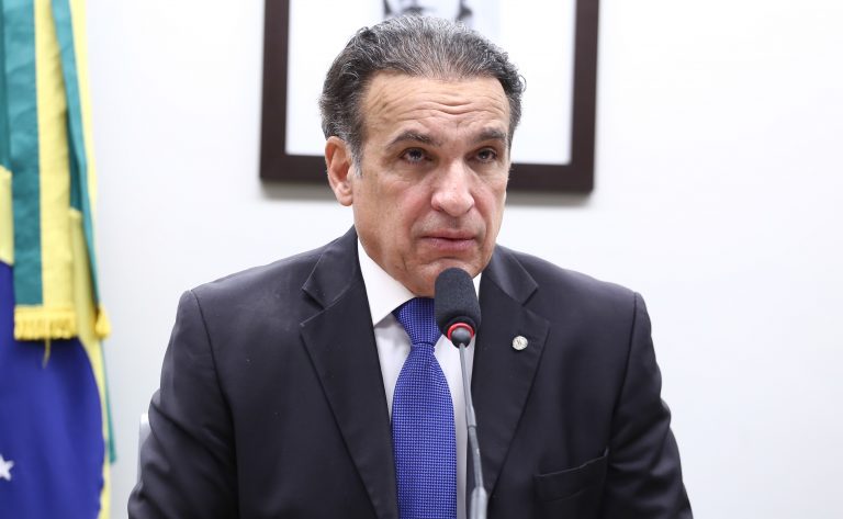 Deputado Hugo Leal (PSD-RJ) fala em comissão da Câmara dos Deputados