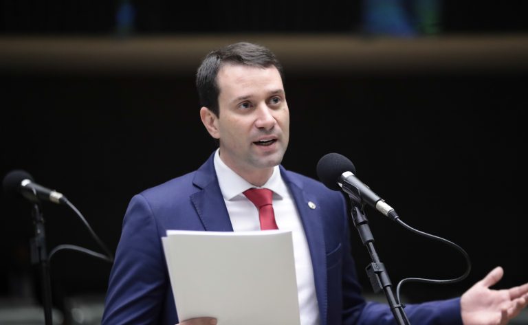 Deputado Daniel Barbosa (PP-AL) fala no Plenário da Câmara dos Deputados