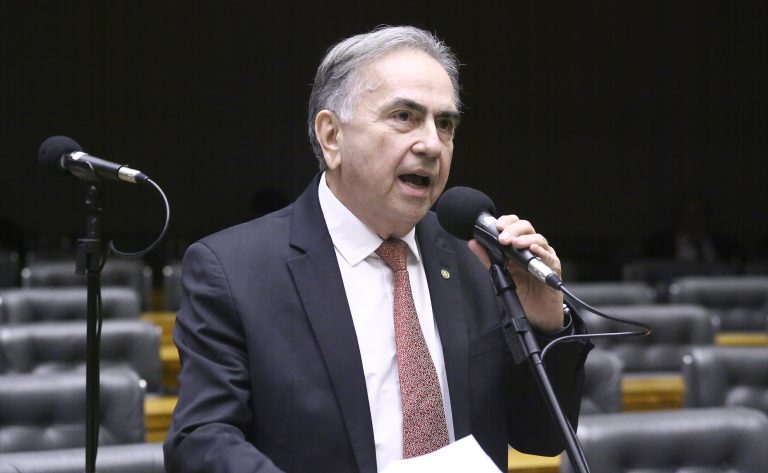 Deputado Leônidas Cristino (PDT-CE) fala no Plenário da Câmara dos Deputados