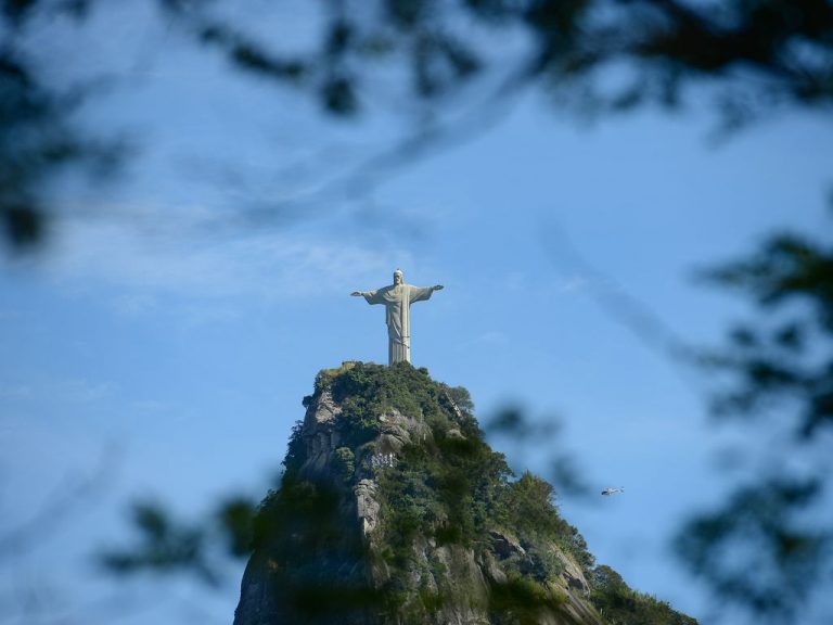 Cristo Redentor no topo do morro do Corcovado, no Rio de Janeiro
