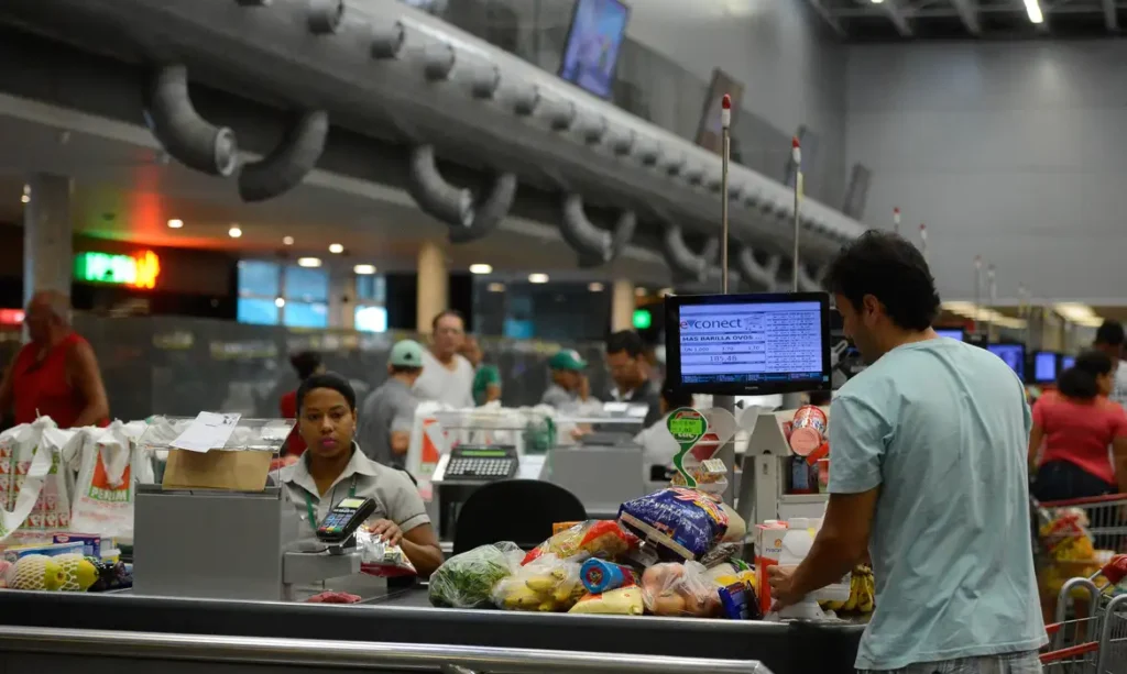 Conab e Dieese registram queda do preço da cesta básica em 24 capitais