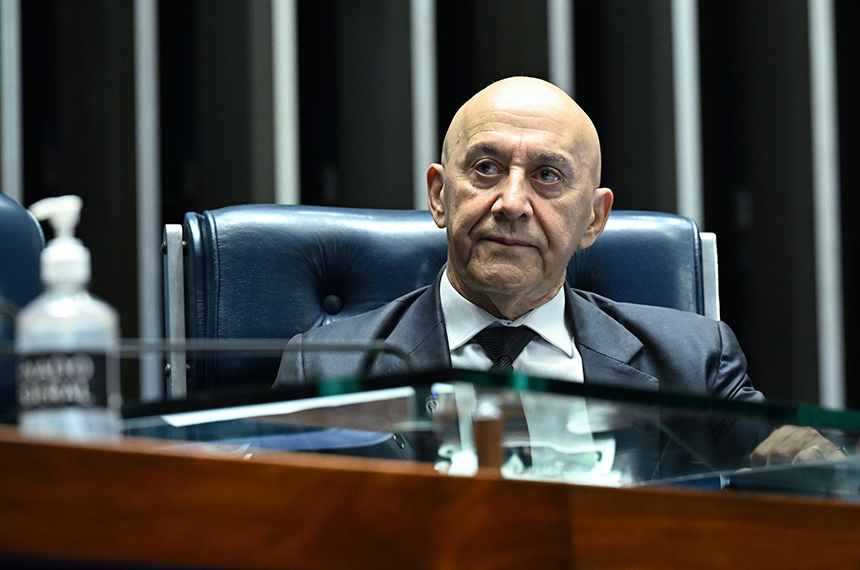 Confúcio Moura defende prioridade para saúde e educação no orçamento