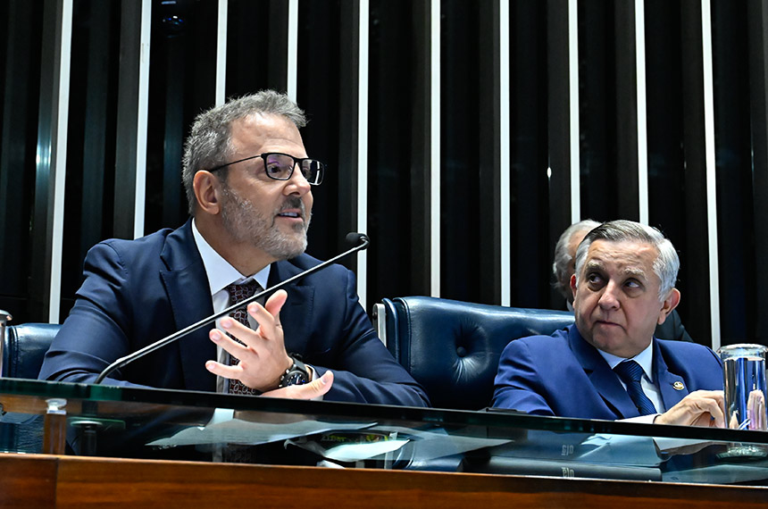 Defesa da democracia marca homenagem a associação dos procuradores