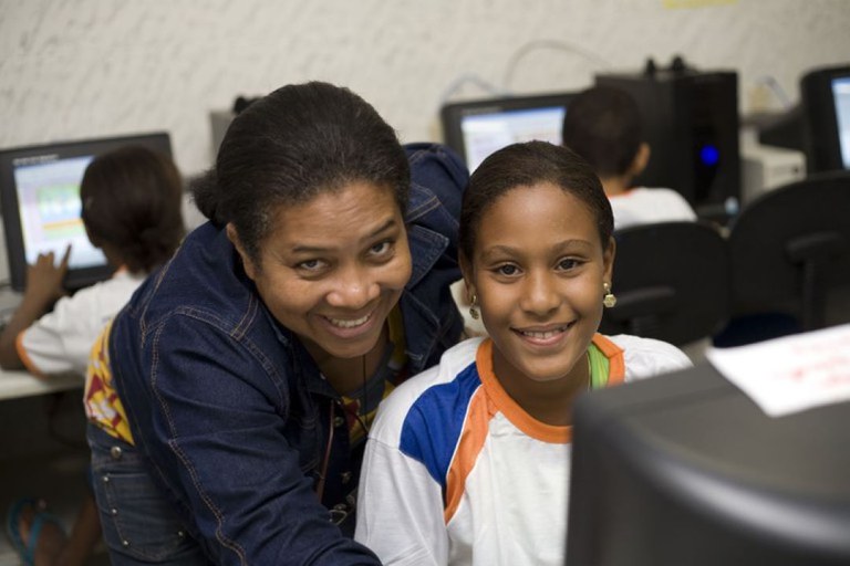 Em dois anos, projeto Escolas Conectadas leva internet a 65,4% da rede pública