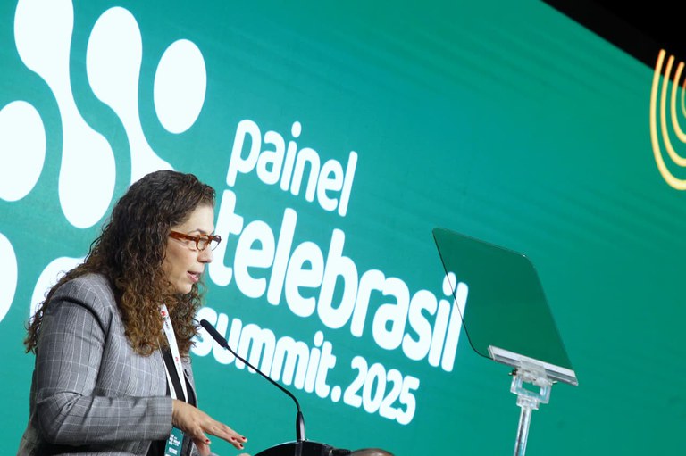 Esther Dweck afirma que o Brasil investirá R$ 23 bilhões em inteligência artificial