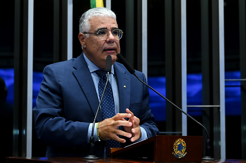 Em discurso, à tribuna, senador Eduardo Girão (Novo-CE).