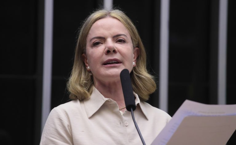 Gleisi Hoffmann em evento no Plenário