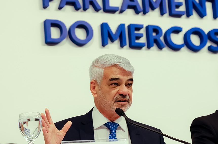 Humberto Costa é o novo presidente do Parlasul