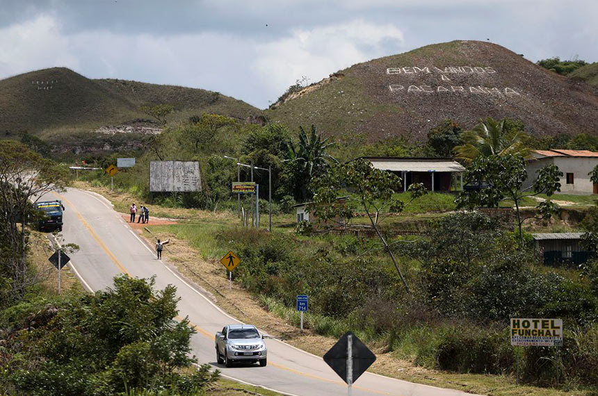 O prefeito de Pacaraima, Juliano Torquato, disse hoje (6) no Senado, que o município está à beira de um colapso social com o crescente número de venezuelanos que chegam e se instalam na cidade. Torquato participou de uma reunião da Subcomissão Temporária criada para tratar da crise na Venezuela, bem como suas consequências para o Brasil.
