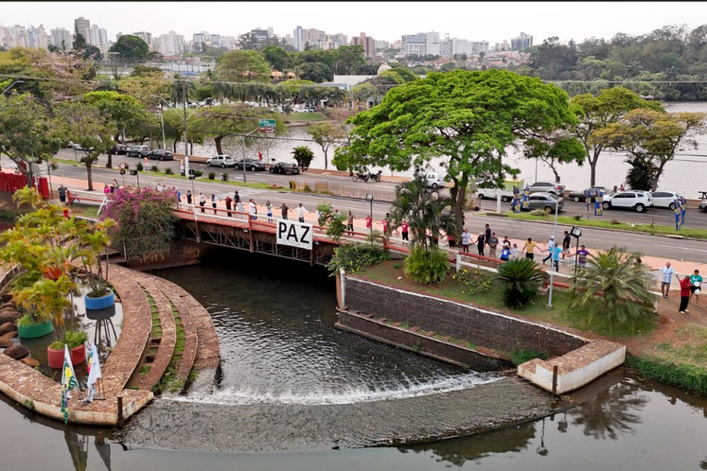 Londrina celebra a 25ª Semana da Paz com o tradicional Abraço no Lago