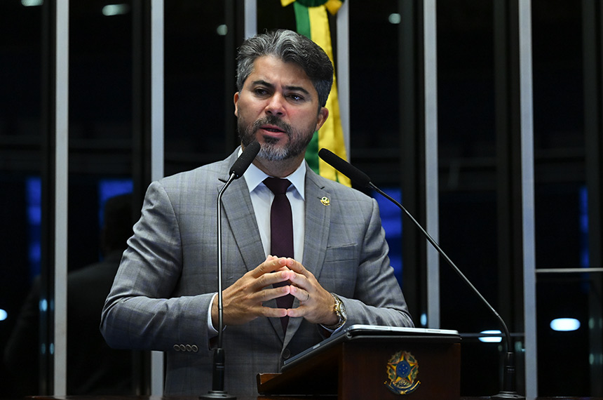 À tribuna, em discurso, senador Marcos Rogério (PL-RO).