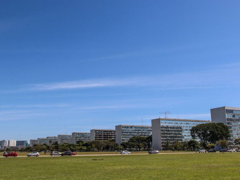 Brasília - monumentos e prédios públicos - Brasília - 22.05.2023 - Foto Esplanada dos Ministérios, em Brasília. Congresso Nacional - Palácio do Congresso Nacional