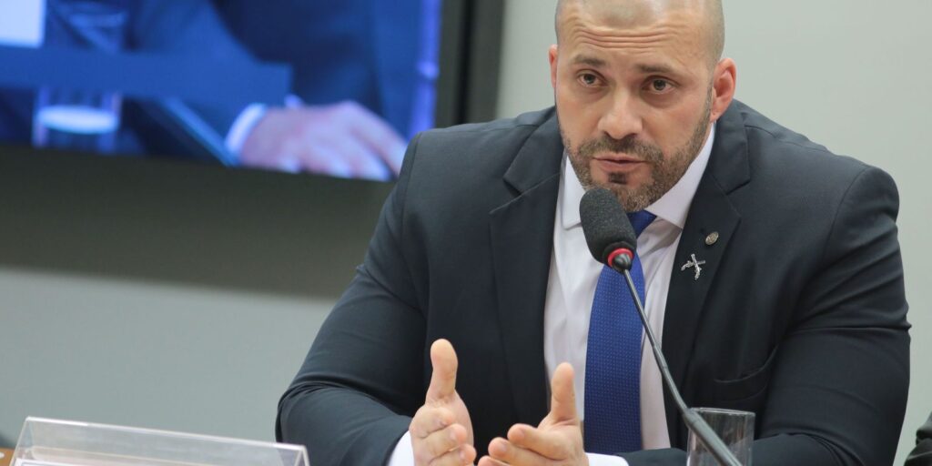Moraes quer imagens para apurar visitas irregulares a Daniel Silveira
