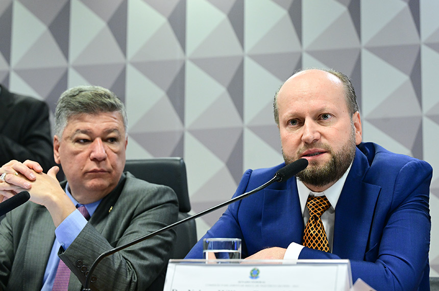 Nelson Wilians permanece calado em depoimento à CPMI do INSS