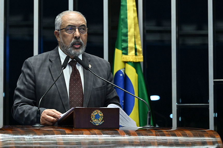 Em discurso, à tribuna, senador Paulo Paim (PT-RS).