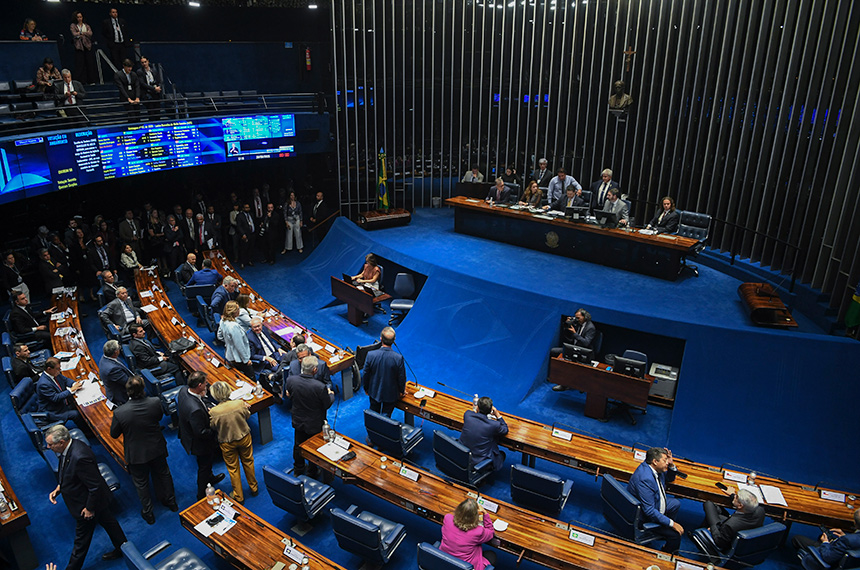 Plenário tem MP que zera conta de luz e projetos de prevenção ao suicídio