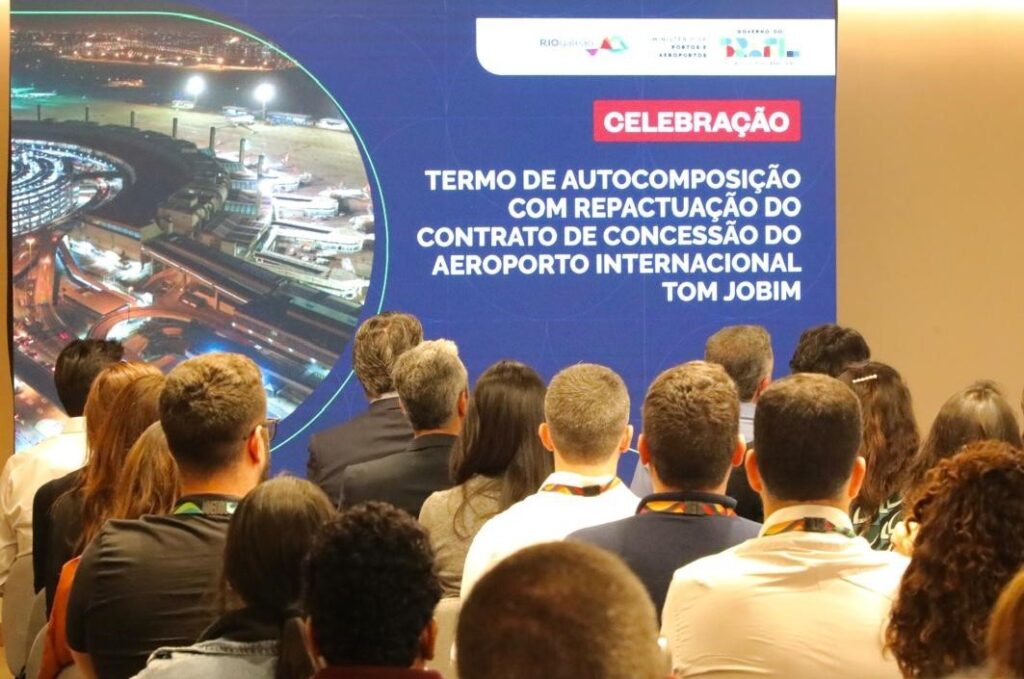 Prefeito participa da cerimônia de assinatura do novo contrato de concessão do Galeão