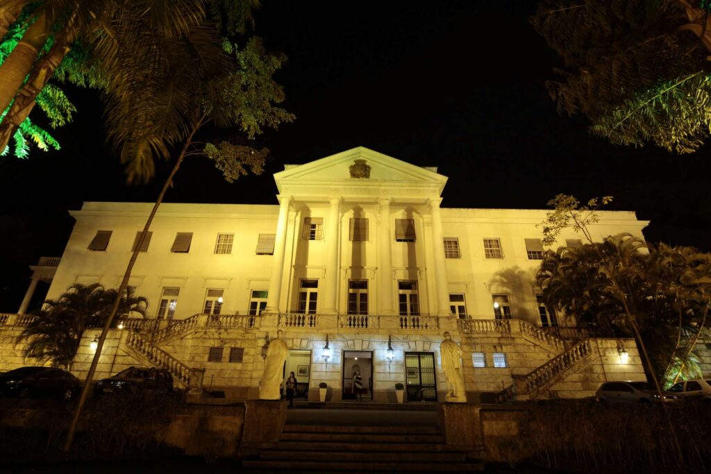 Novo secretariado da gestão de 2025 a 2028 tomou posse no Palácio da Cidade com iluminação especial de fim de ano. Foto: Marcos de Paula / Prefeitura do Rio