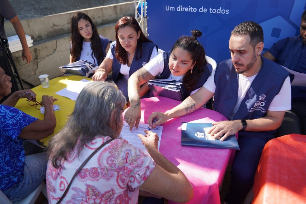 Prefeitura entrega 130 Registros de Imóveis em duas comunidades de Realengo