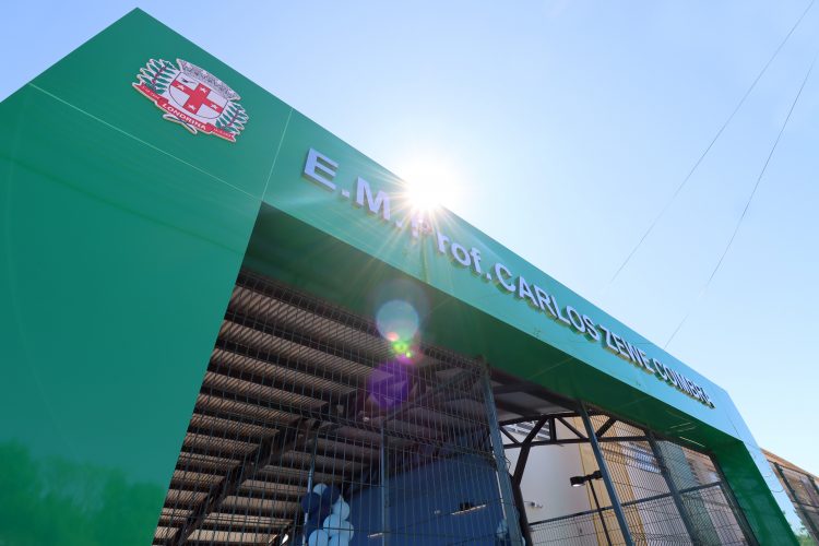 Prefeitura entrega Escola Municipal Professor Carlos Zewe Coimbra reconstruída