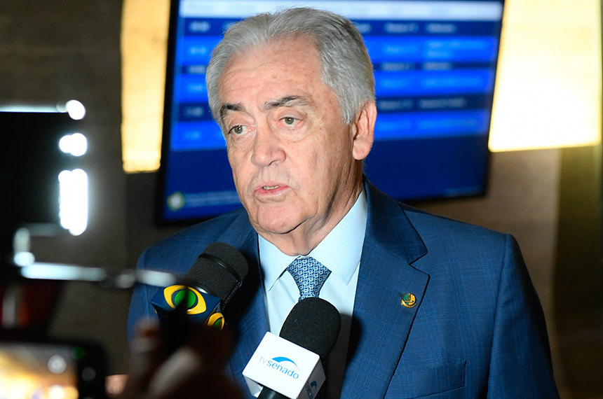 Em entrevista, ele afirma que a proposta deve seguir o rito regimental no Senado, com análise na CCJ. A PEC, aprovada na Câmara, prevê regras mais rígidas para prisões, processos e medidas cautelares contra parlamentares.