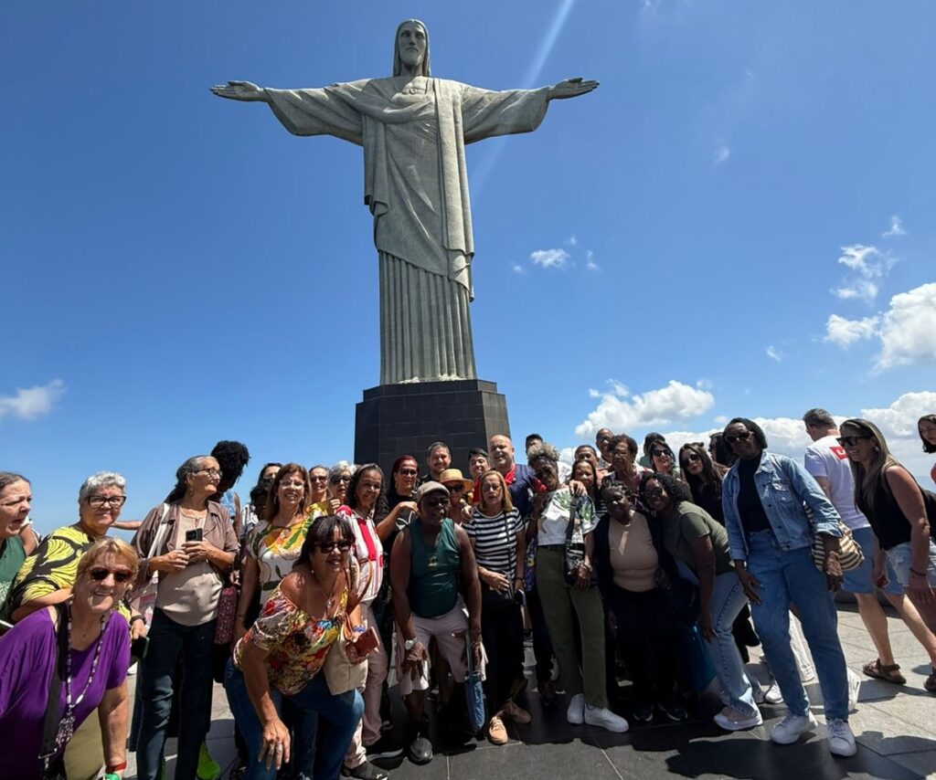 Projeto Bacanidade leva idosos ao Cristo Redentor pela primeira vez