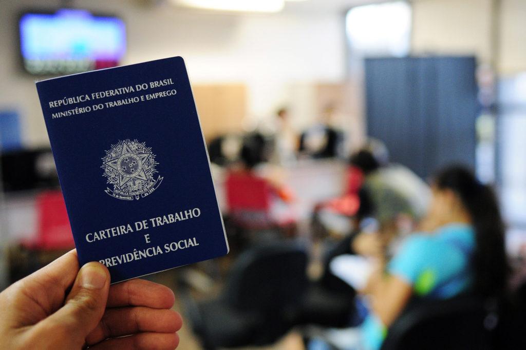 Renda média do trabalho atinge R$ 3,4 mil e massa salarial chega a R$ 352,3 bi