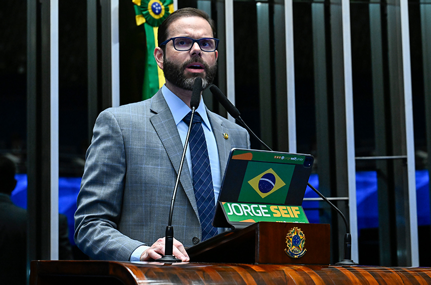 Em discurso, à tribuna, senador Jorge Seif (PL-SC).