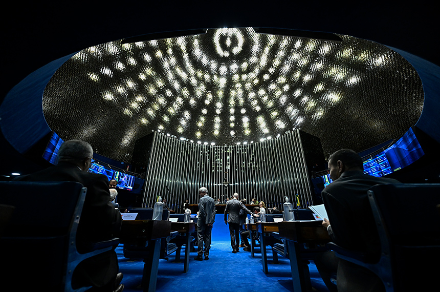 Senado pode votar pena maior a quem fornece droga ou bebida a menor de 18
