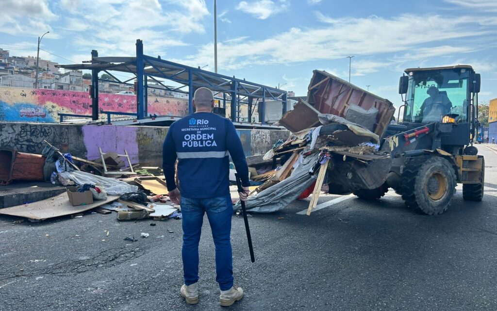 Seop realiza ação de acolhimento e ordenamento na Avenida Brasil
