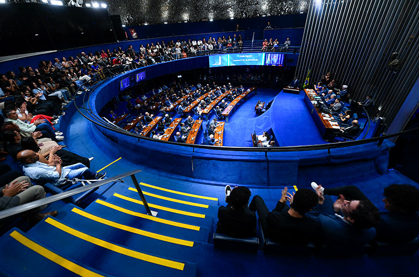 Sessão especial comemora o Dia Nacional de Luta da Pessoa com Deficiência na segunda