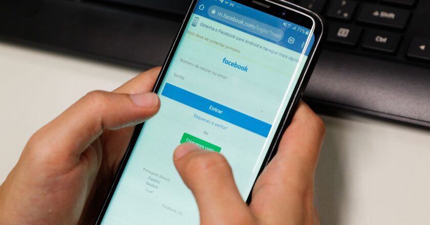Sociedade deve se engajar no combate à desinformação, diz pesquisadora