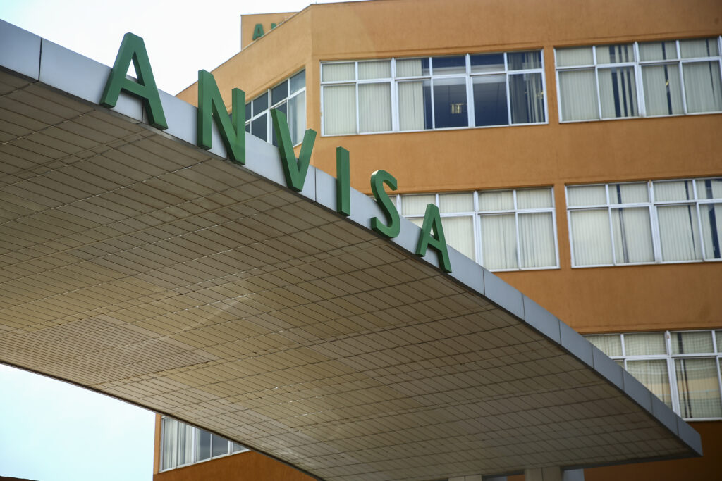 Suplementos irregulares à base de cúrcuma e chá verde são proibidos pela Anvisa
